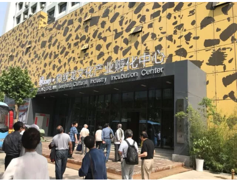 山影集團(tuán)退休干部一行參觀星工坊